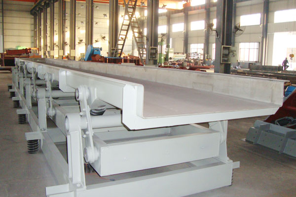 什么是慣性振動(dòng)熱料輸送機(jī)，概述其特點(diǎn)